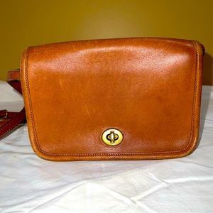 Laura USA 100% leather shoulder bag